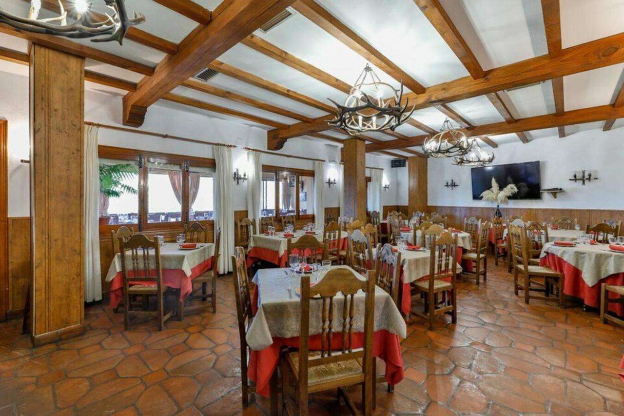 Hostal Alfonso XI Guadalupe  Exterior photo
