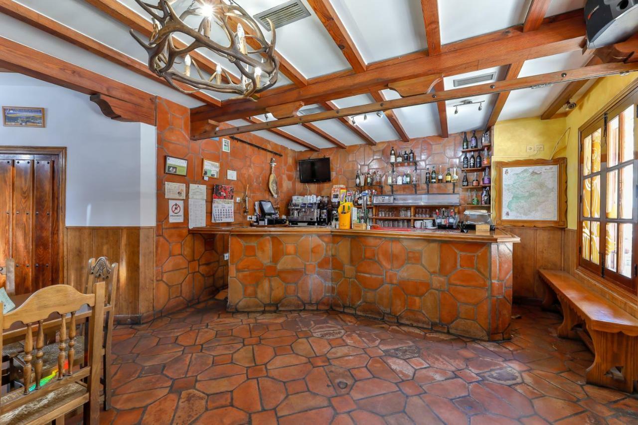 Hostal Alfonso XI Guadalupe  Exterior photo